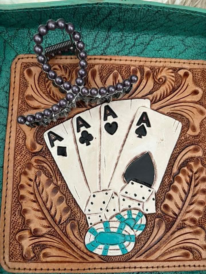 Small metal pearl clip