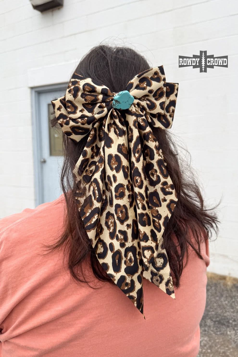 Leopard bow with stone