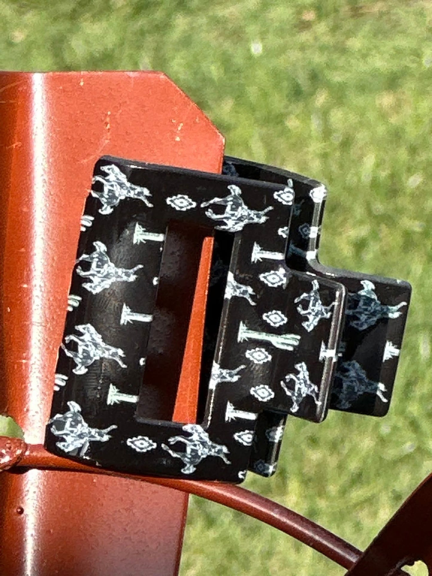 Small printed claw clips